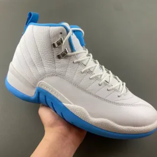 Zapatillas de baloncesto Air Jordan 12 blanco y azul