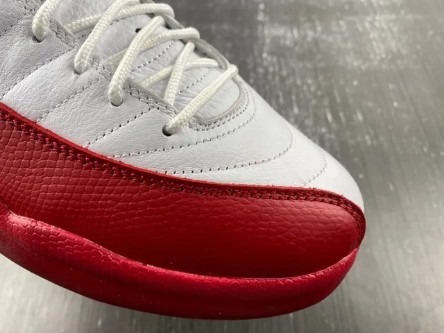 Air Jordan 12 Chaussures de basketball blanc et rouge 5