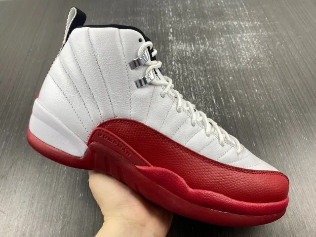 Air Jordan 12 Chaussures de basketball blanc et rouge 6