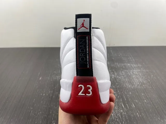 Air Jordan 12 Chaussures de basketball blanc et rouge 7