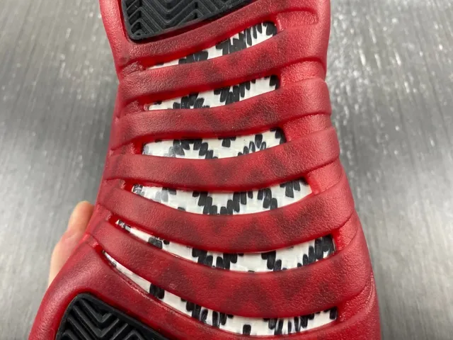 Air Jordan 12 Chaussures de basketball blanc et rouge 11