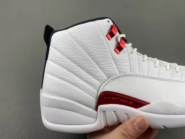 Air Jordan 12 白红黑篮球鞋 2