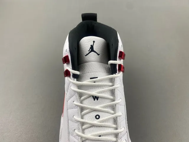 Air Jordan 12 白红黑篮球鞋 5