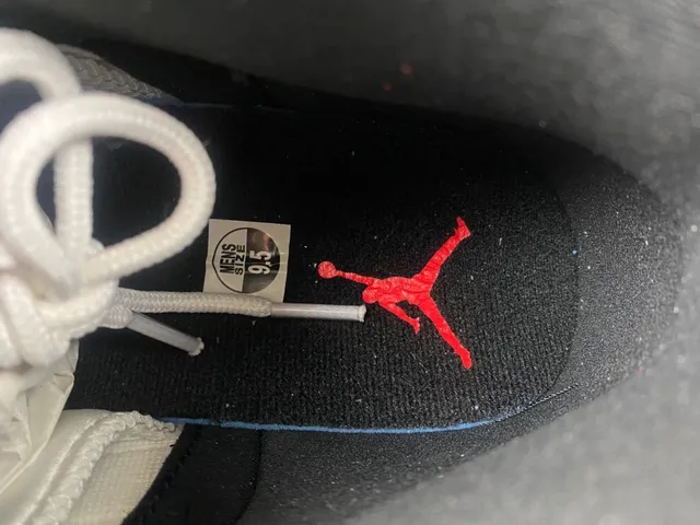 Air Jordan 12 白红黑篮球鞋 7