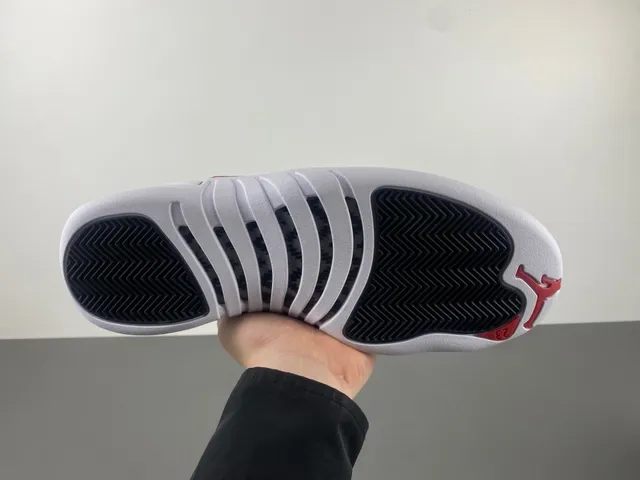 Air Jordan 12 白红黑篮球鞋 9