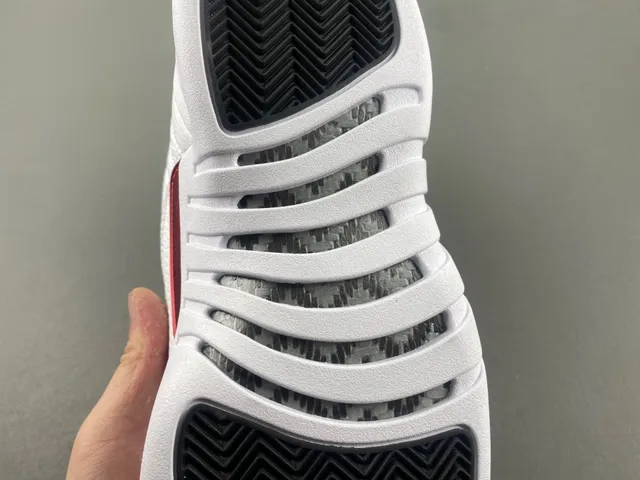 Air Jordan 12 白红黑篮球鞋 10