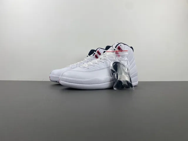 Air Jordan 12 白红黑篮球鞋 11