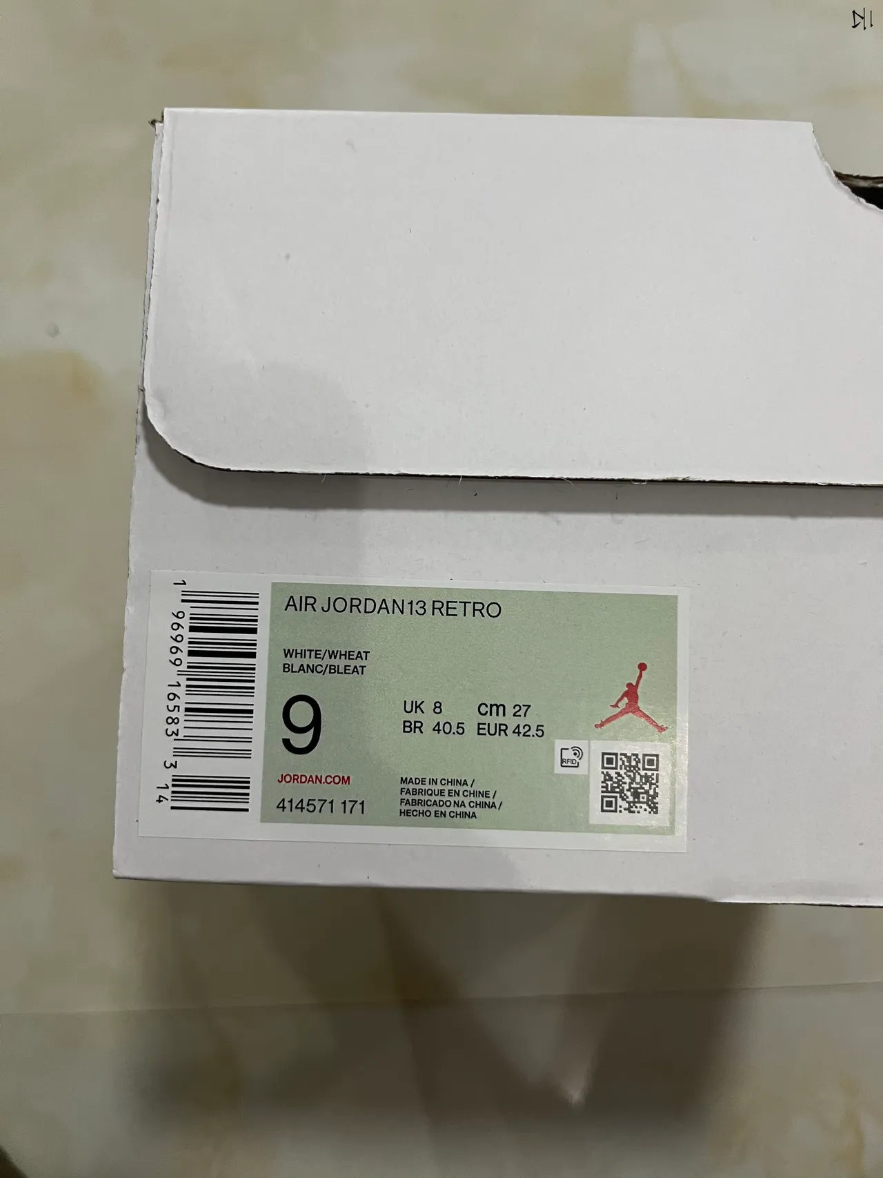 حذاء كرة السلة Air Jordan 13 المبطن باللونين الأبيض والبني الفاتح 14