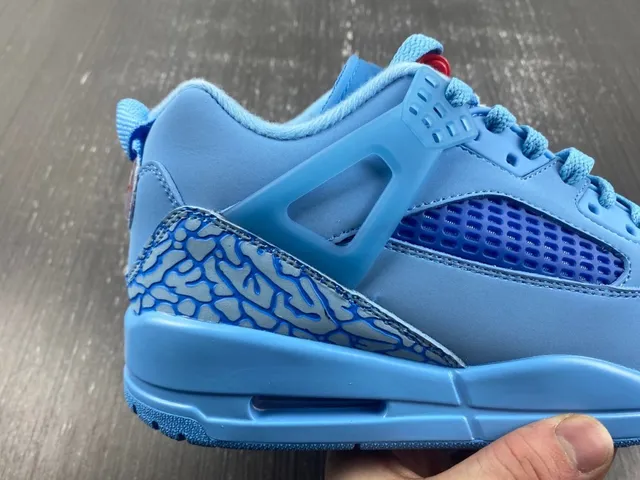 Air Jordan 3 Tênis de Basquete com estampado de elefante em azul claro 5