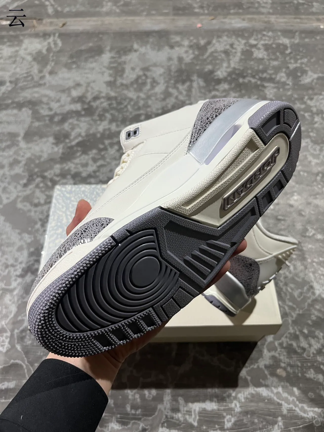 Tênis de basquete Air Jordan 3 Off-White com estampa de elefante 2