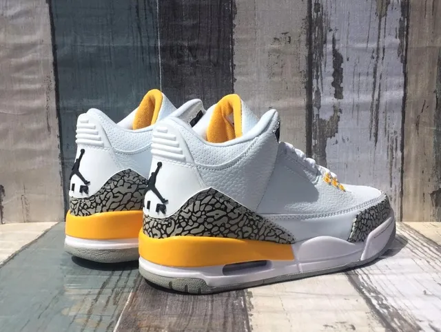 حذاء كرة السلة Air Jordan 3 أبيض إسمنتي برتقالي 4