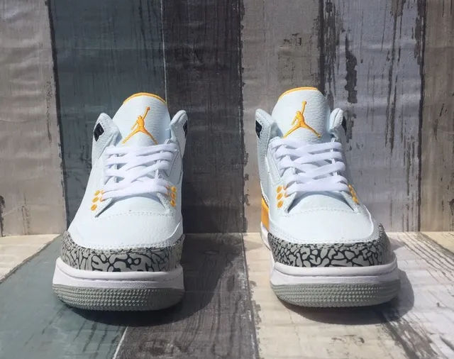 حذاء كرة السلة Air Jordan 3 أبيض إسمنتي برتقالي 5