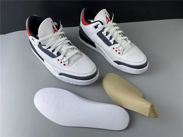 Air Jordan 3 白深灰红篮球鞋 9