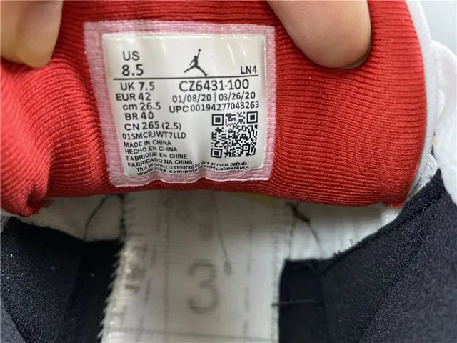 Air Jordan 3 白深灰红篮球鞋 10