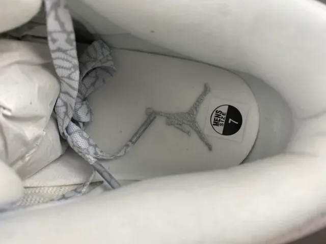 Air Jordan 3 白色象纹篮球鞋 7
