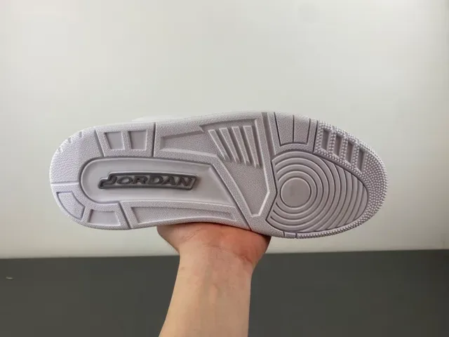 Air Jordan 3 白色象纹篮球鞋 9