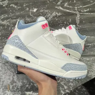 Tênis de basquete Air Jordan 3 com estampa de elefante branco, azul-claro e rosa