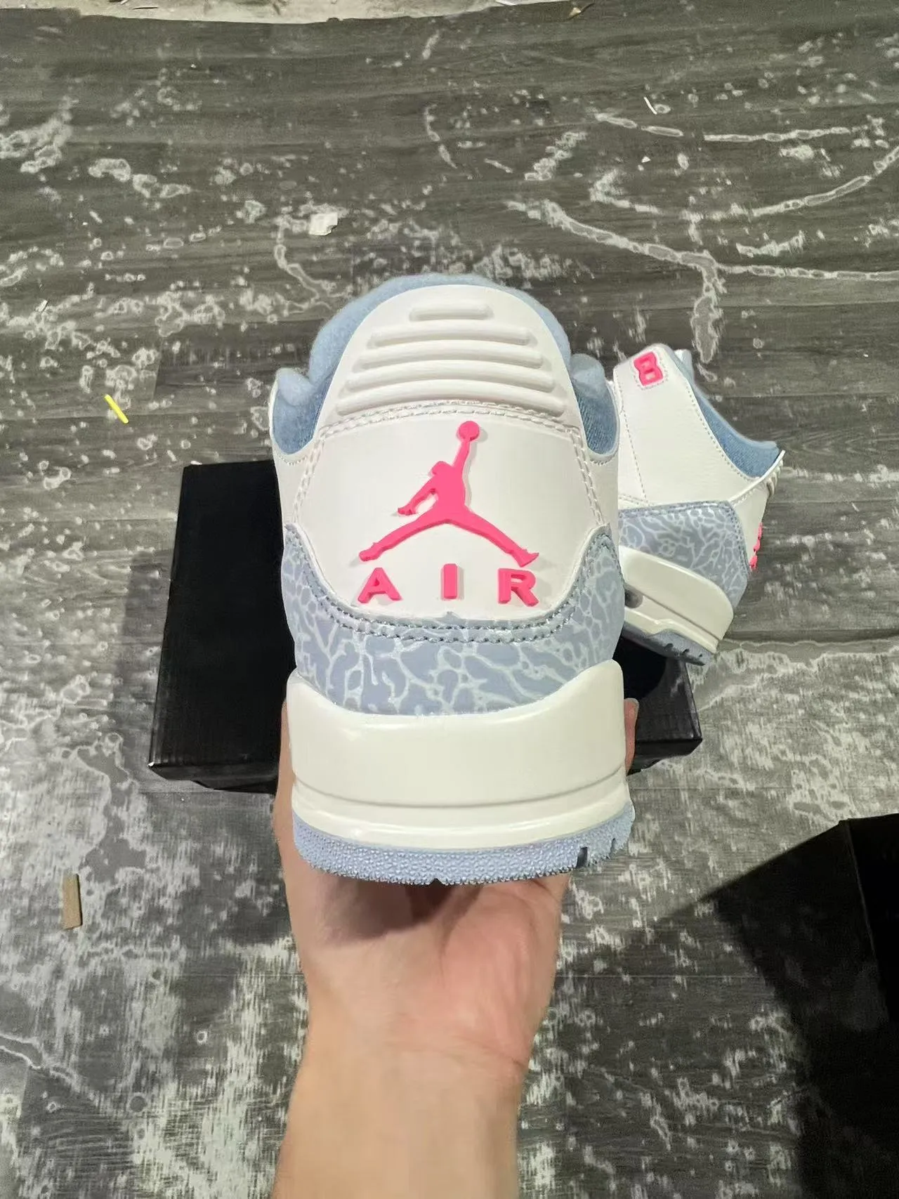 Chaussures de basketball Air Jordan 3 à imprimé éléphant blanc, bleu clair et rose 7