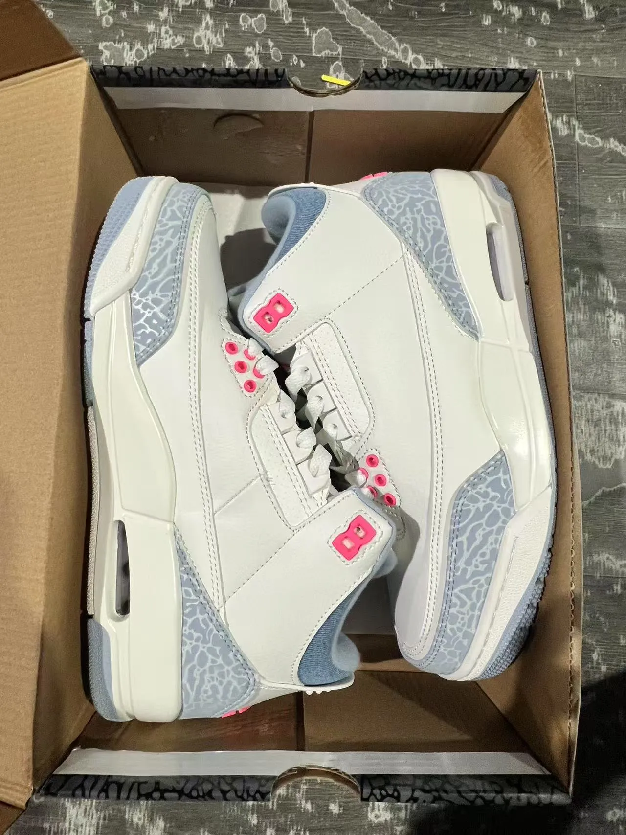 Chaussures de basketball Air Jordan 3 à imprimé éléphant blanc, bleu clair et rose 8