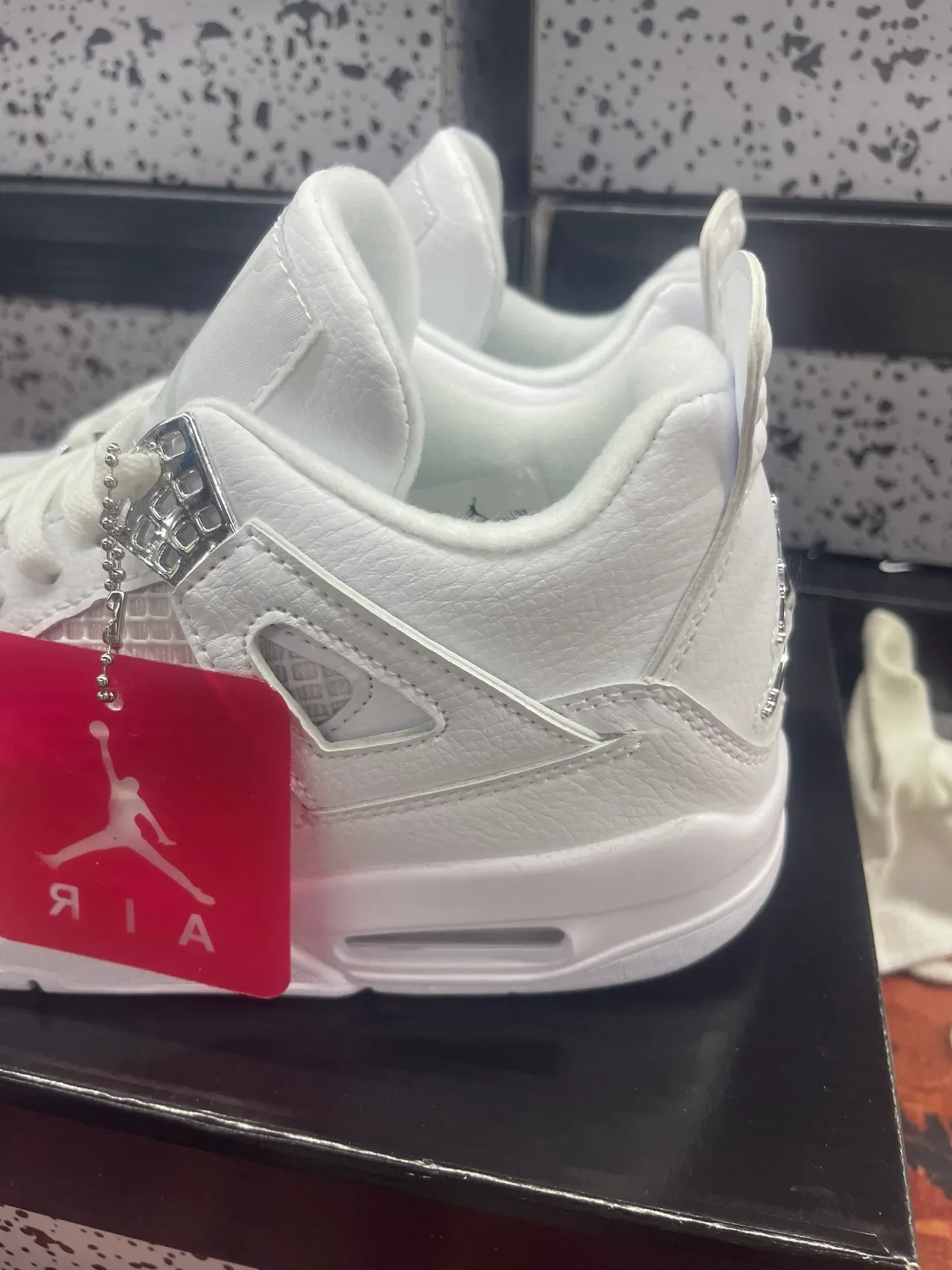 Air Jordan 4 সব সাদা মেটালিক লেস লক বাস্কেটবল জুতা 5