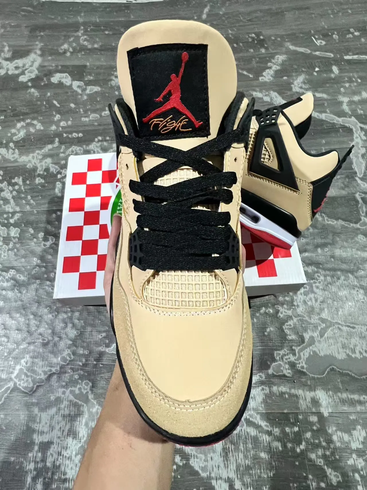 Zapatillas de baloncesto Air Jordan 4 beige negro rojo 3