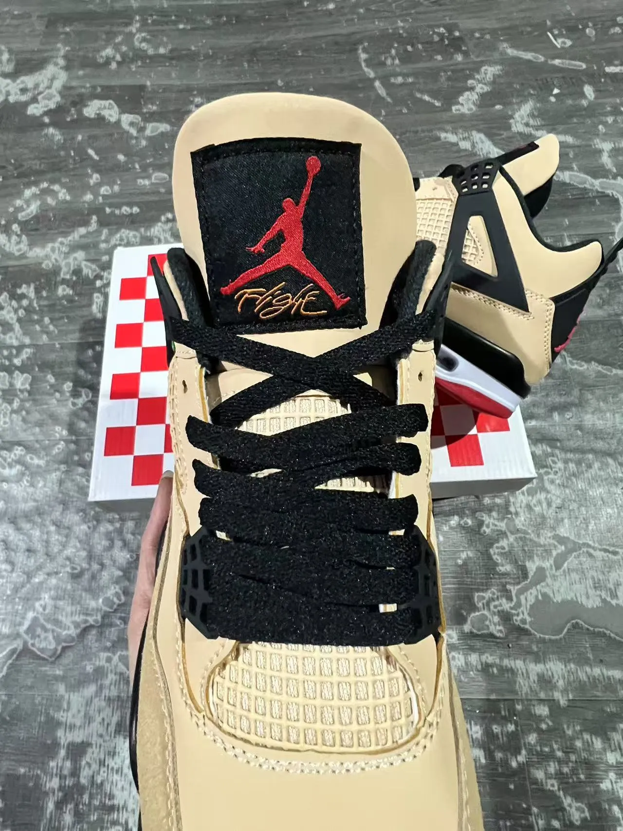 Zapatillas de baloncesto Air Jordan 4 beige negro rojo 4