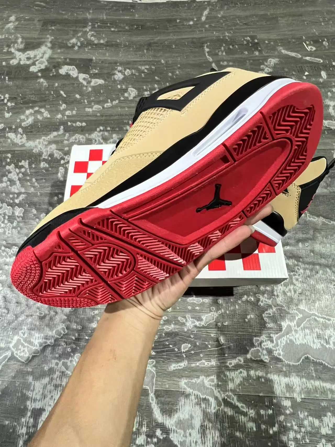 Zapatillas de baloncesto Air Jordan 4 beige negro rojo 6