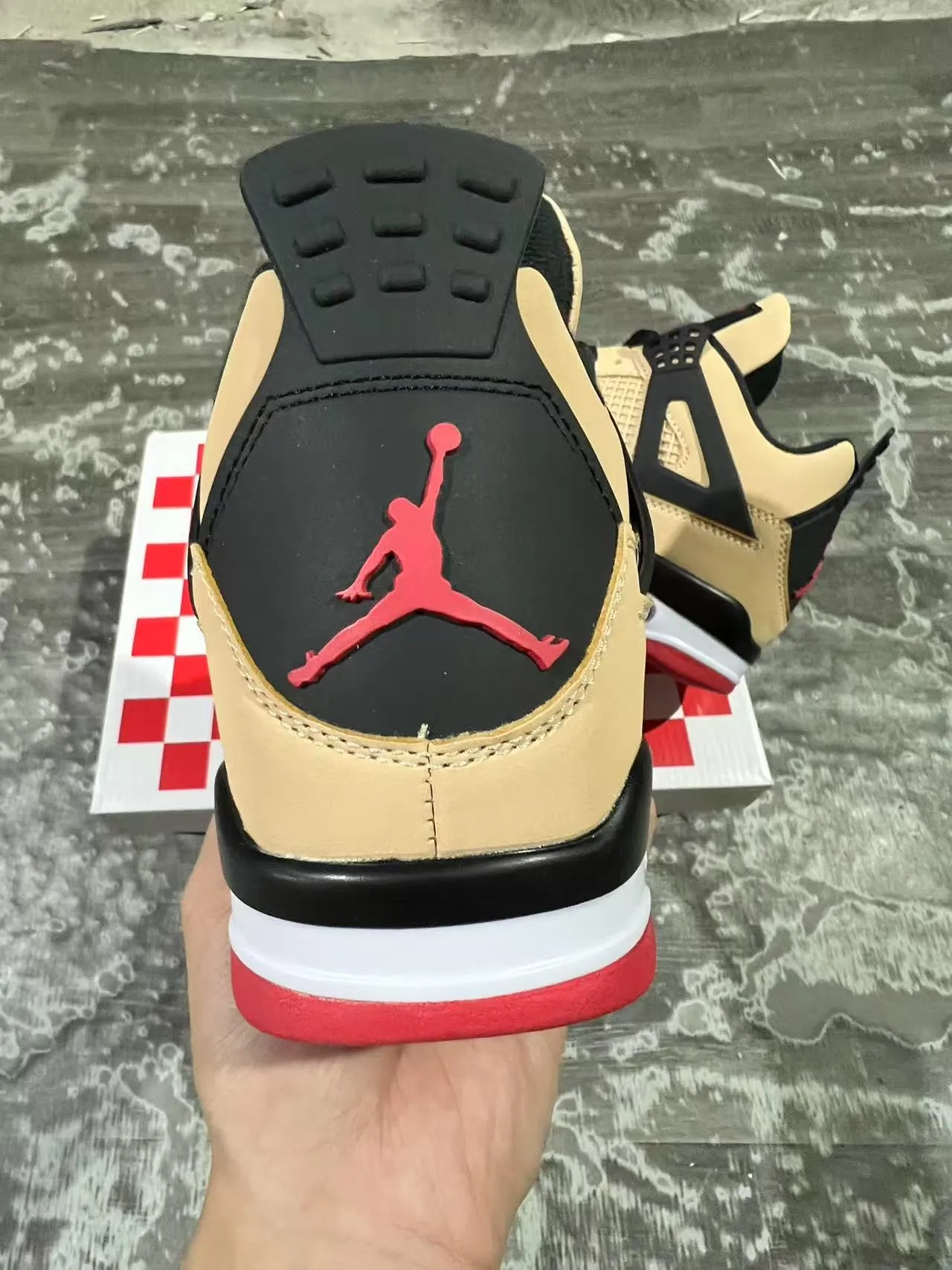 Zapatillas de baloncesto Air Jordan 4 beige negro rojo 8