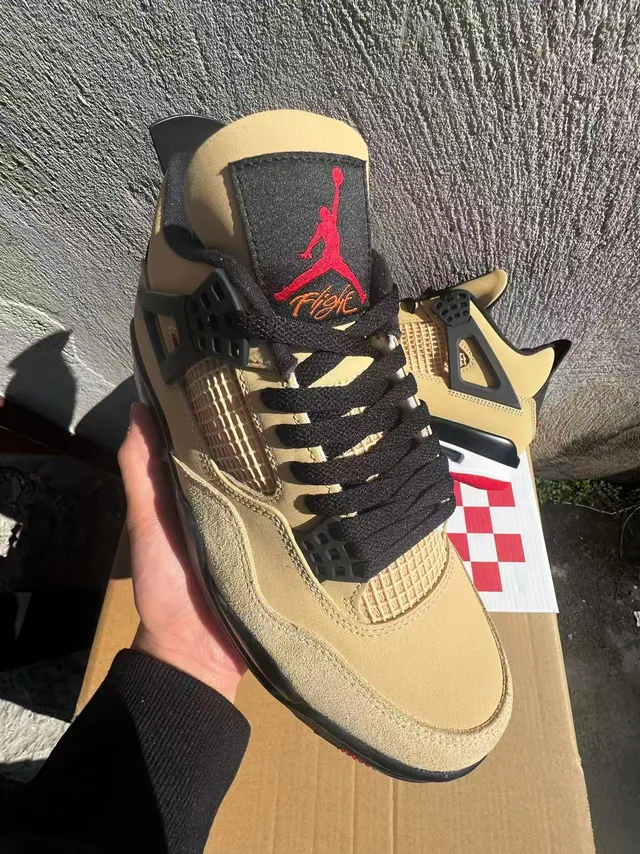 حذاء كرة السلة Air Jordan 4 بيج وأسود وأحمر 2