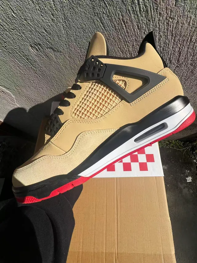 حذاء كرة السلة Air Jordan 4 بيج وأسود وأحمر 5