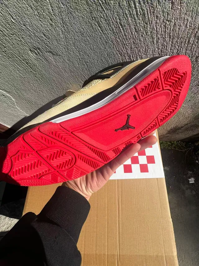 حذاء كرة السلة Air Jordan 4 بيج وأسود وأحمر 6