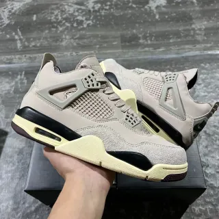 Tênis de basquete Air Jordan 4 bege creme preto