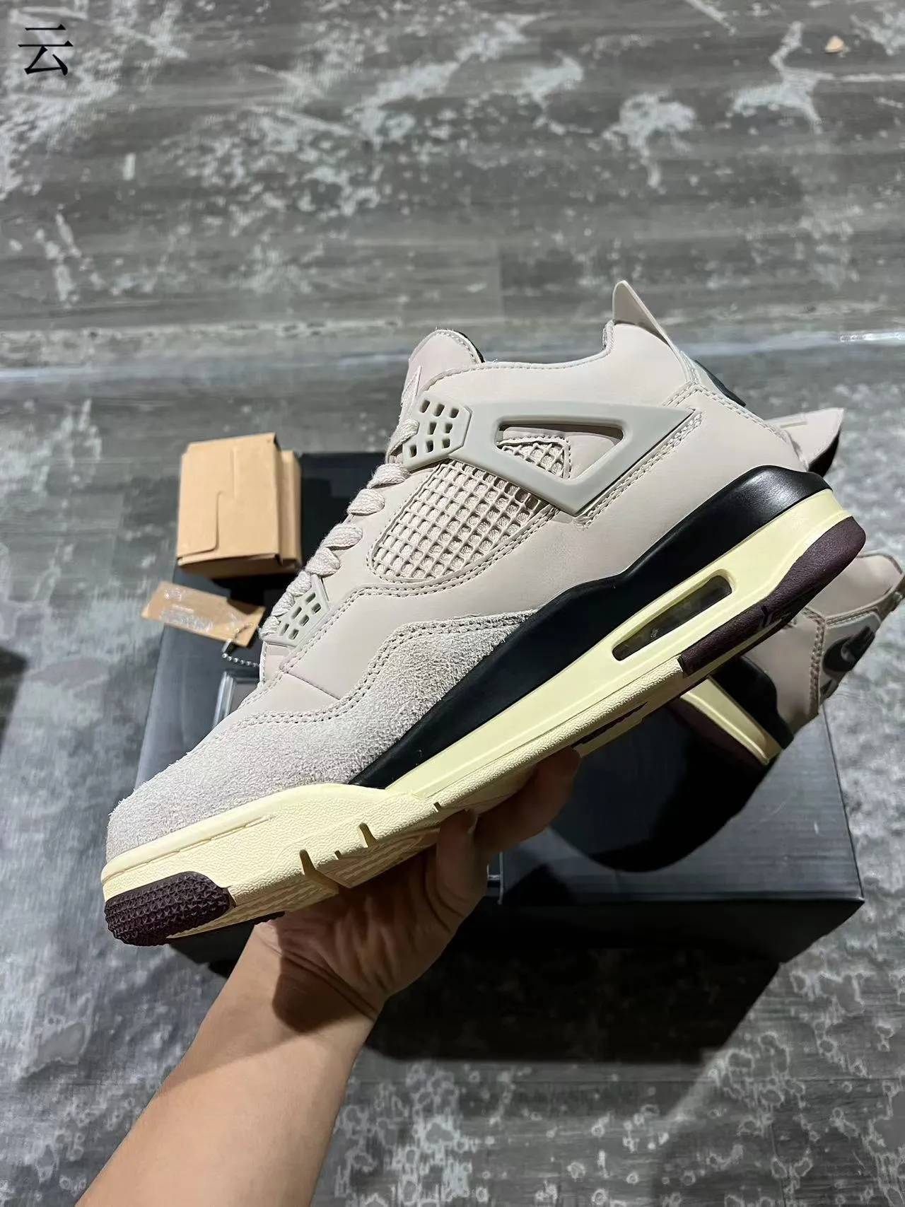 حذاء كرة السلة Air Jordan 4 بيج كريمي أسود 5