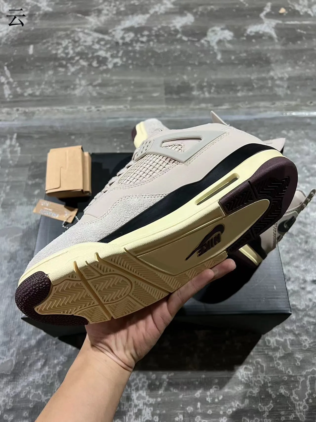 حذاء كرة السلة Air Jordan 4 بيج كريمي أسود 6