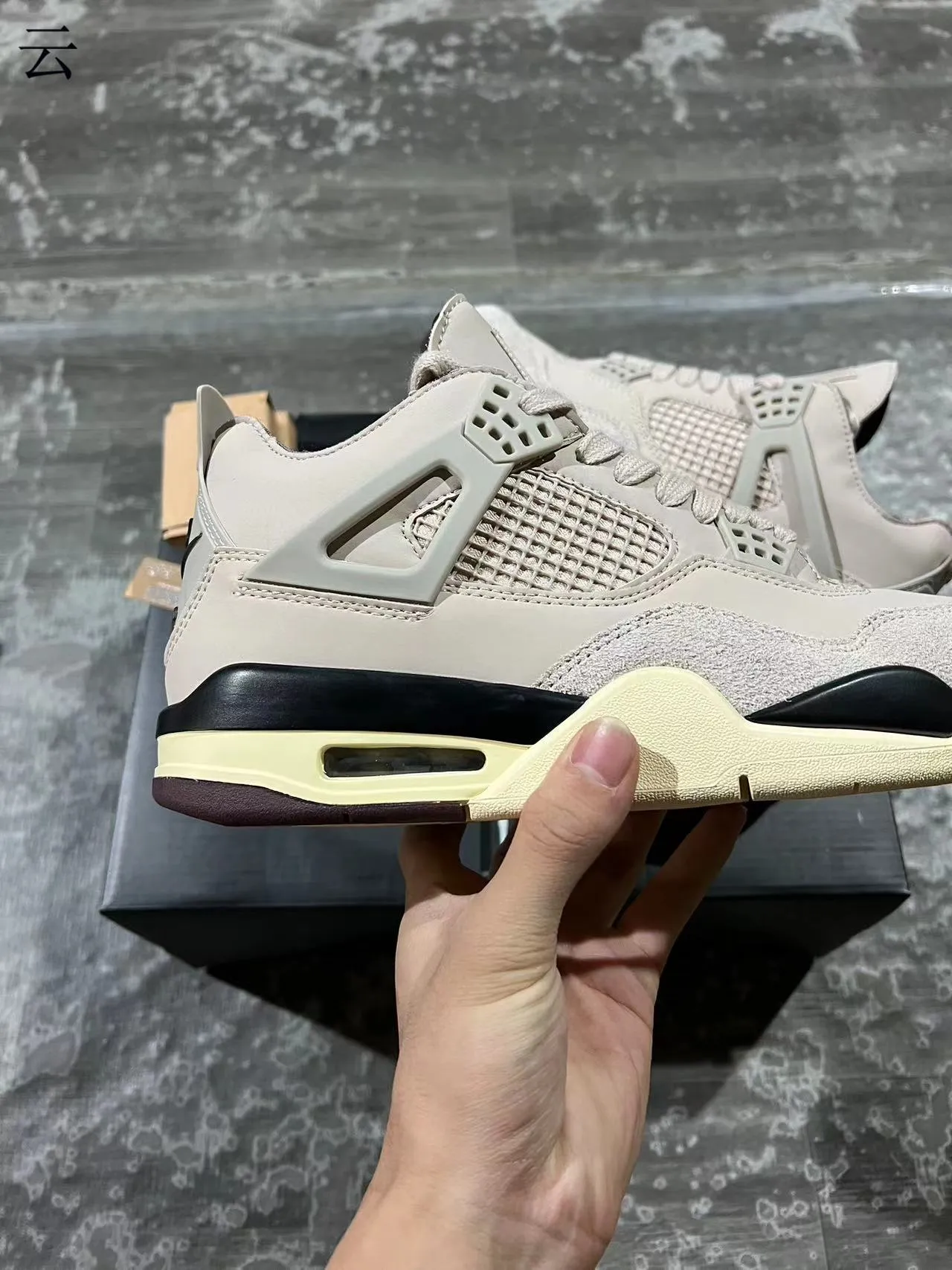حذاء كرة السلة Air Jordan 4 بيج كريمي أسود 7