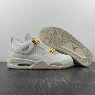 Air Jordan 4 बेज गोल्ड लो-टॉप सिल्हूट मोल्डेड प्लास्टिक आईलेट्स लाइफस्टाइल स्नीकर्स