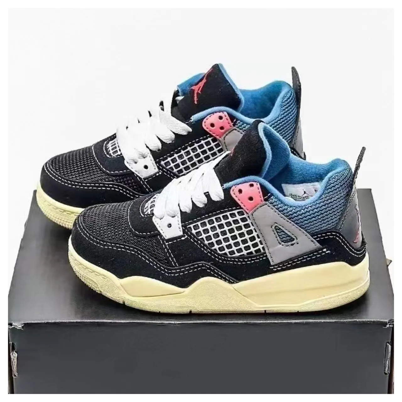 حذاء كرة السلة Air Jordan 4 باللون الأسود 14