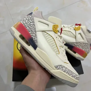 Tênis de basquete Air Jordan 4 com estampa de elefante e calcanhar degradê