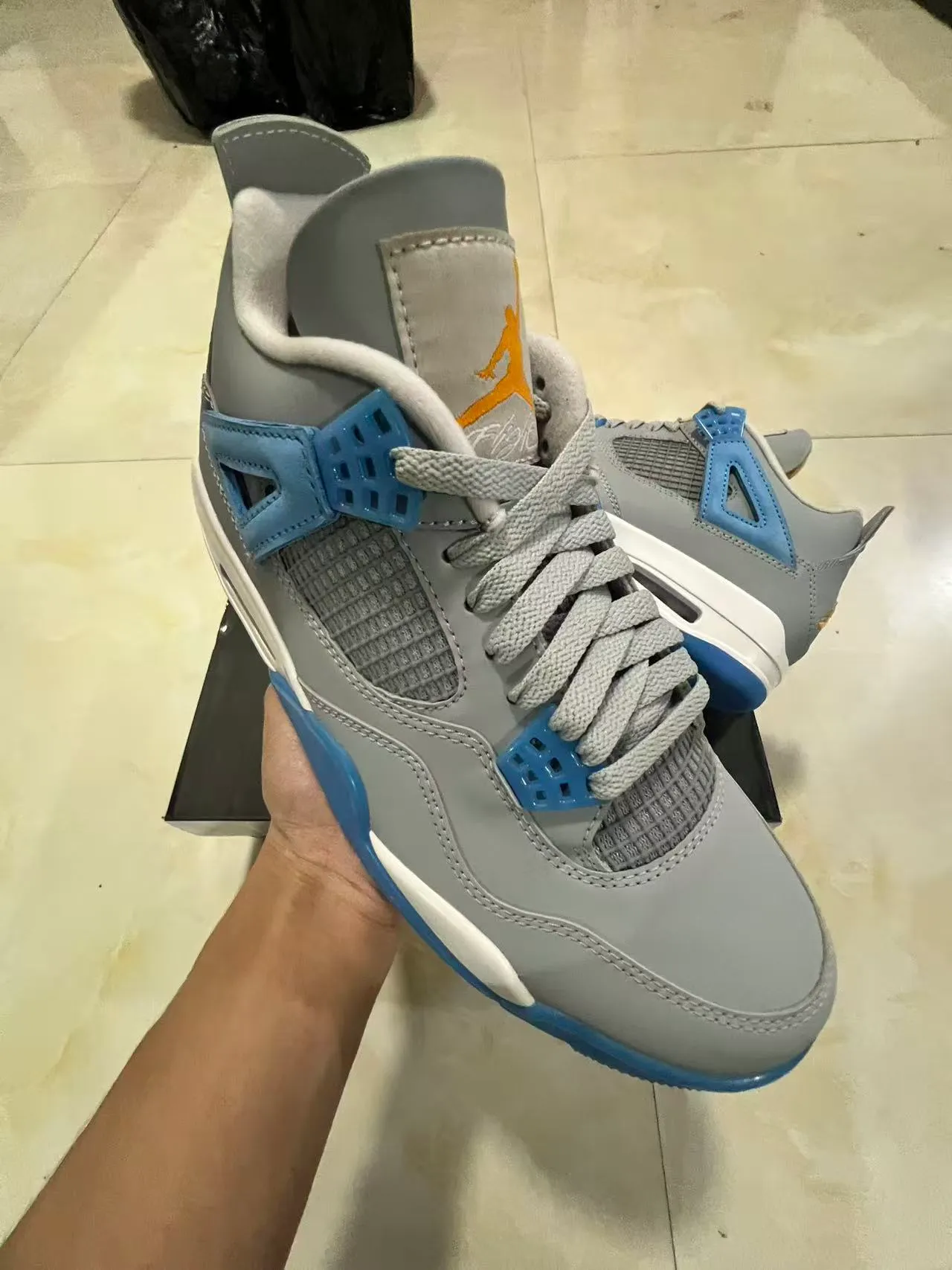 حذاء كرة السلة Air Jordan 4 رمادي أزرق أبيض 2