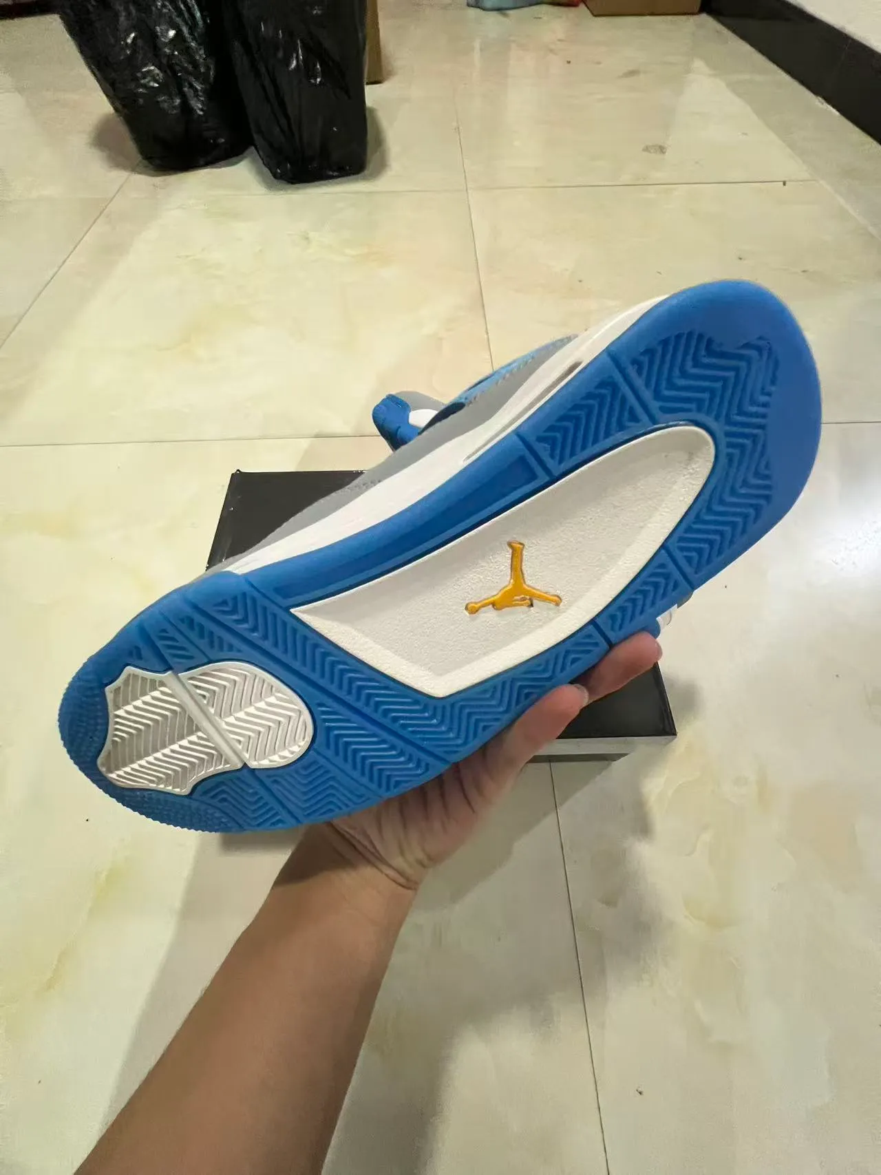 حذاء كرة السلة Air Jordan 4 رمادي أزرق أبيض 6