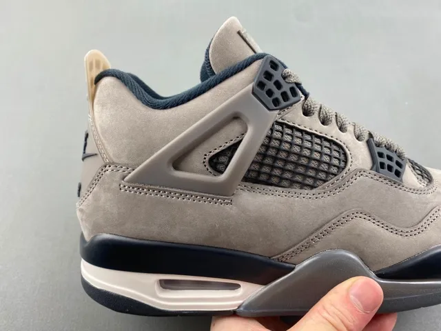 Zapatillas de baloncesto Air Jordan 4 de ante gris 3