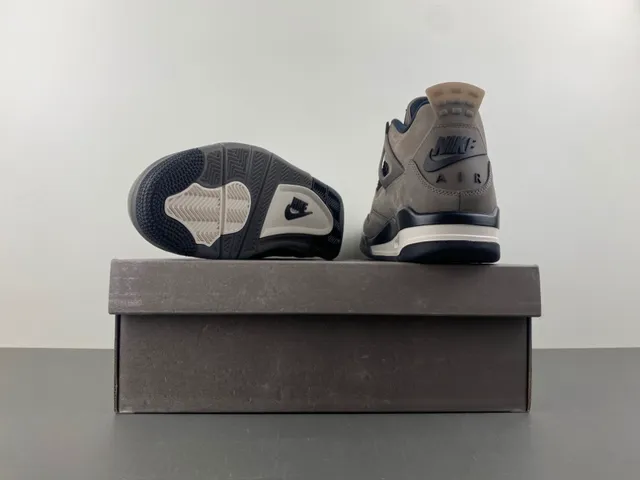Zapatillas de baloncesto Air Jordan 4 de ante gris 16
