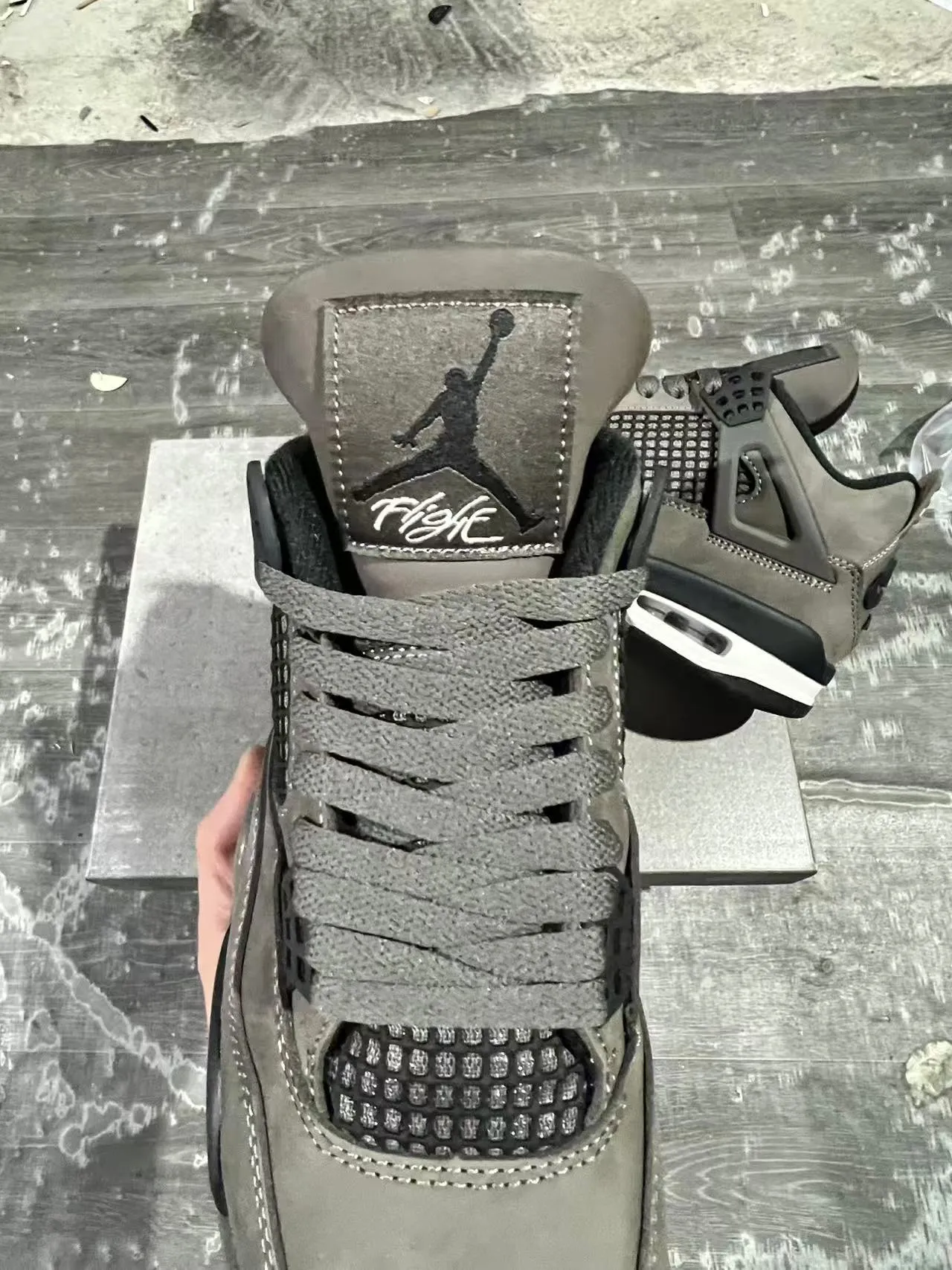 Air Jordan 4 Chaussures de Basketball en Daim Gris avec Cage Plastique Noire 4