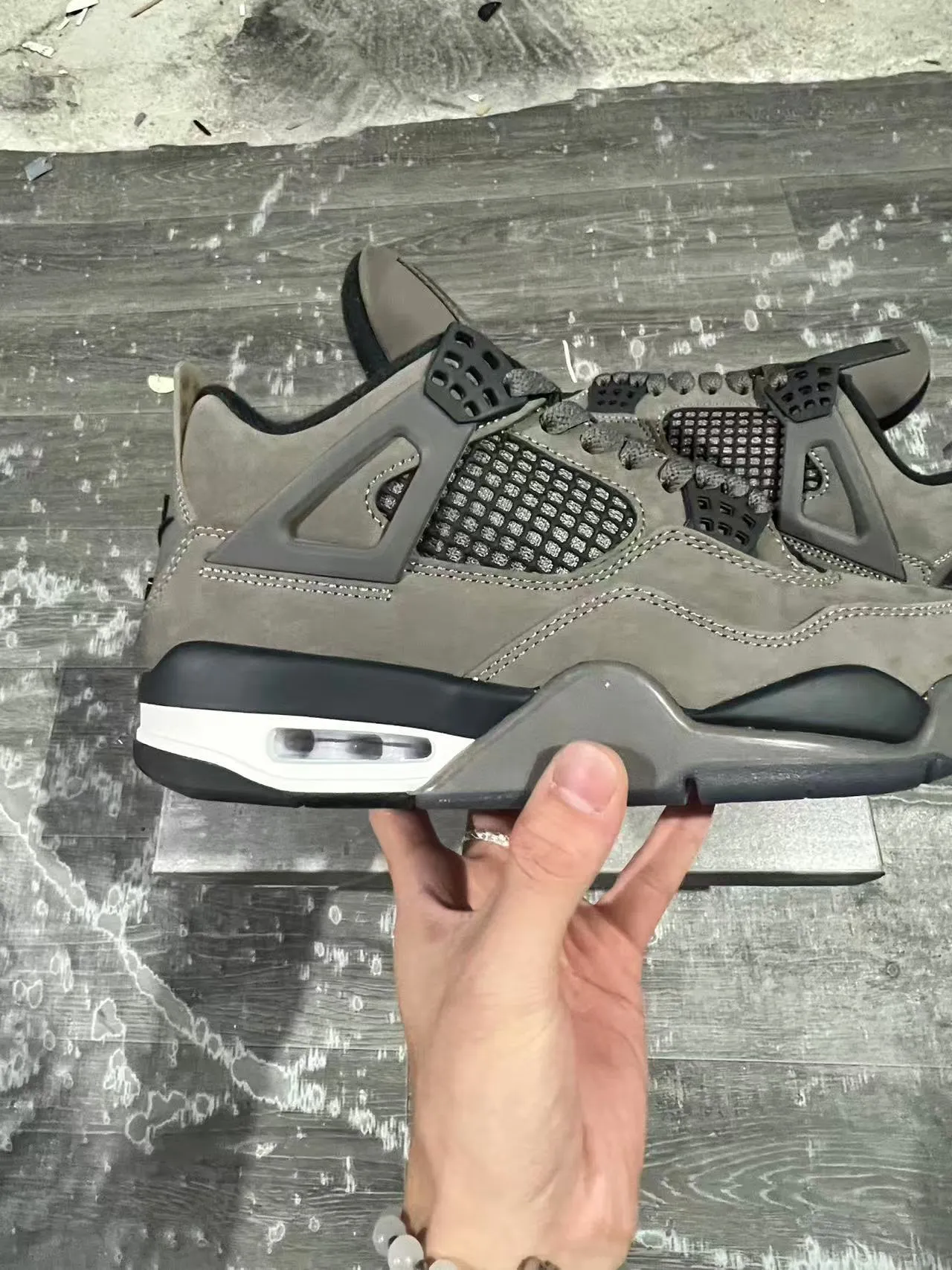Air Jordan 4 Chaussures de Basketball en Daim Gris avec Cage Plastique Noire 7