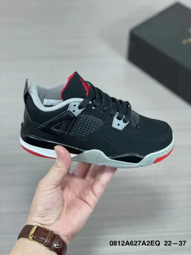 Zapatillas lifestyle Air Jordan 4 magenta y blanco 9
