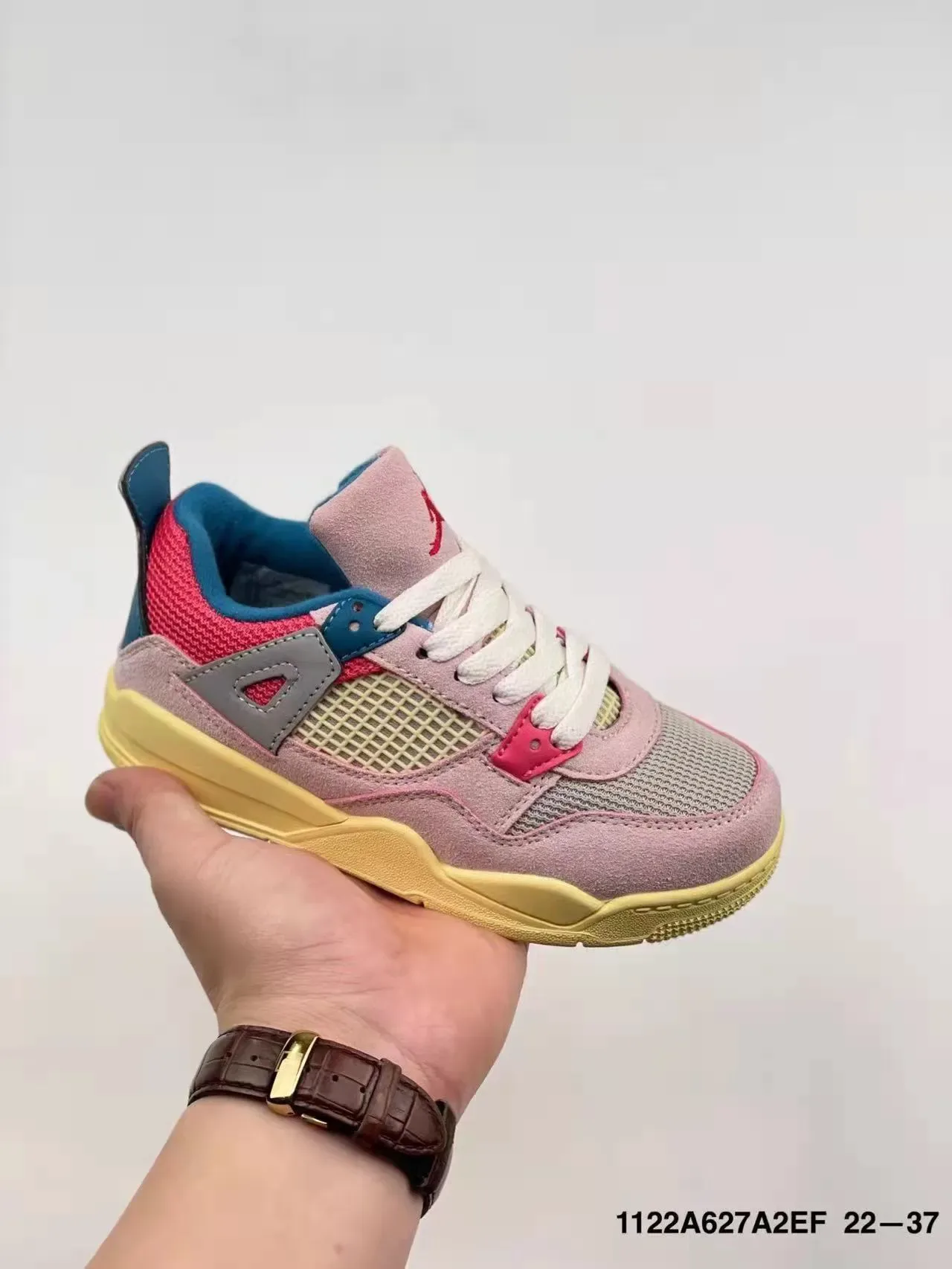 Zapatillas lifestyle Air Jordan 4 magenta y blanco 18