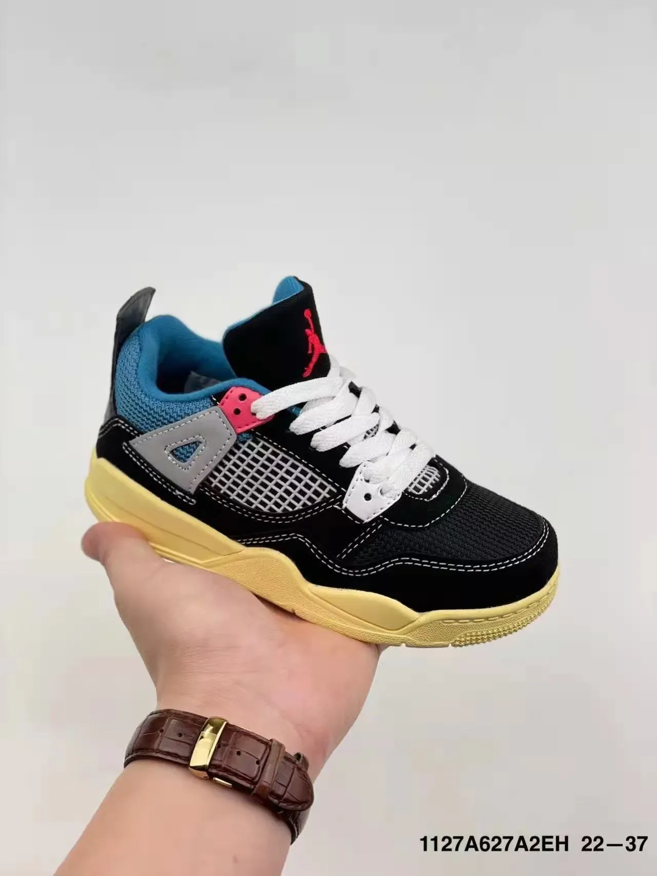 Zapatillas lifestyle Air Jordan 4 magenta y blanco 21