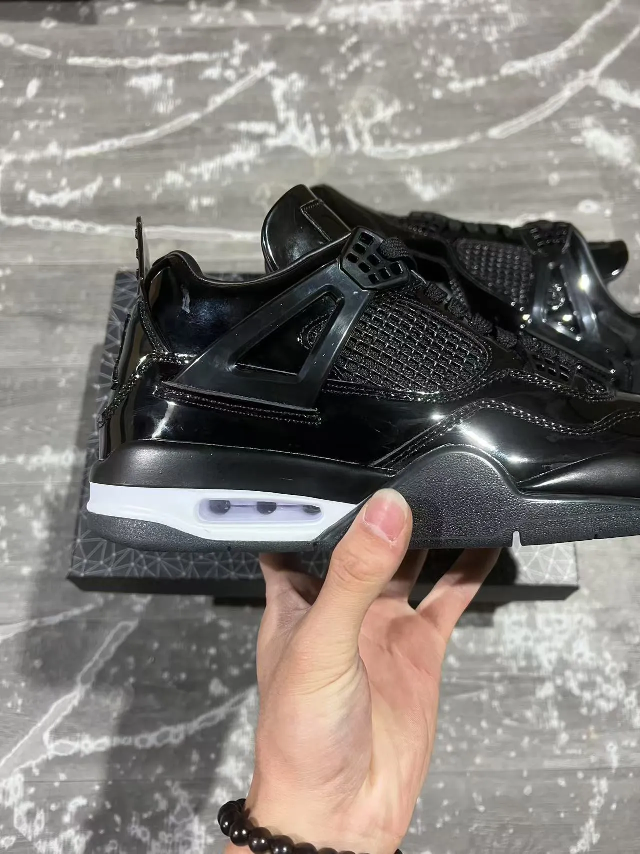 Chaussures de basketball Air Jordan 4 Retro noir et blanc brillantes 7