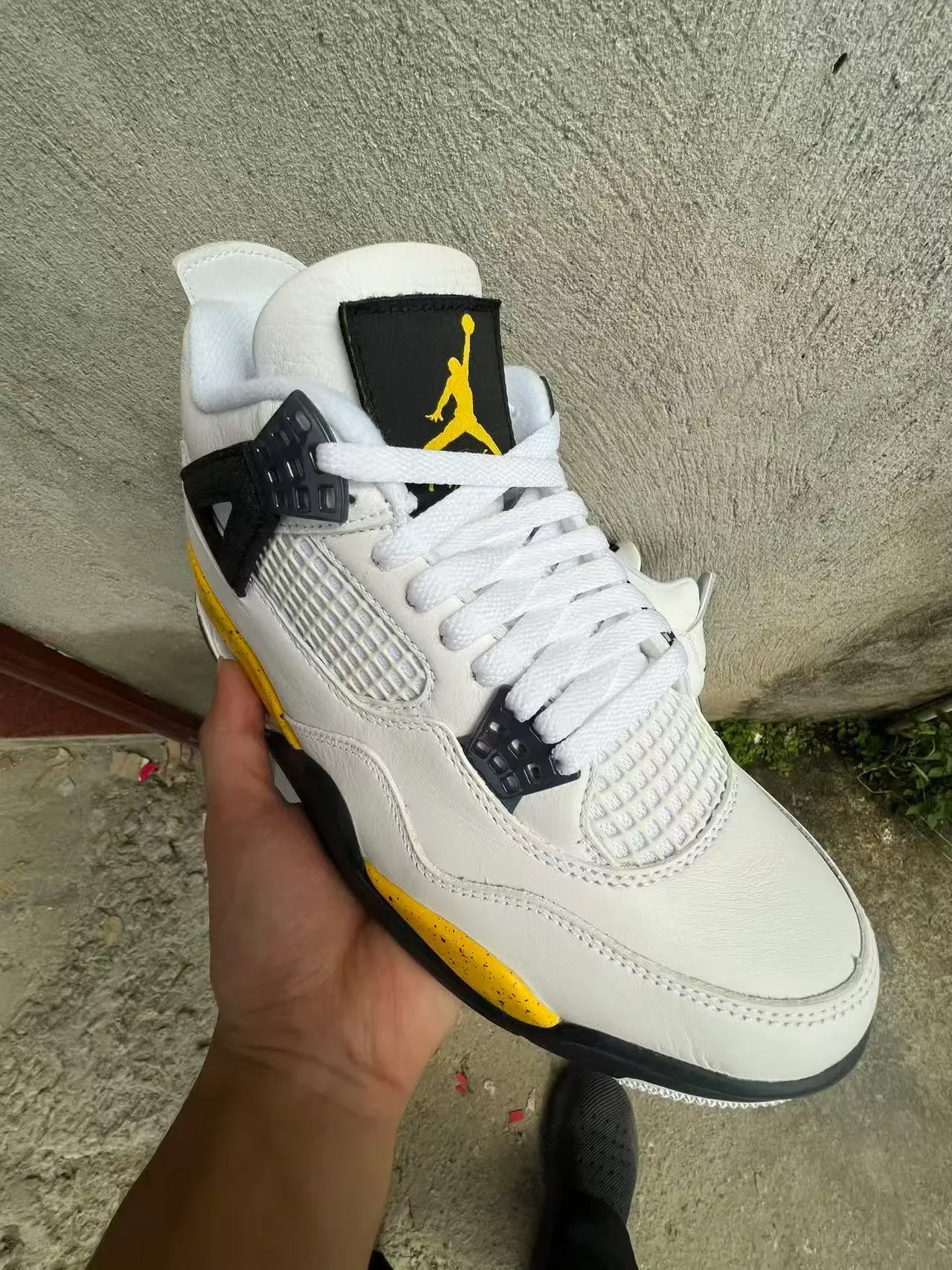 Air Jordan 4 Chaussures de Basket Blanc Noir Jaune Moucheté 2
