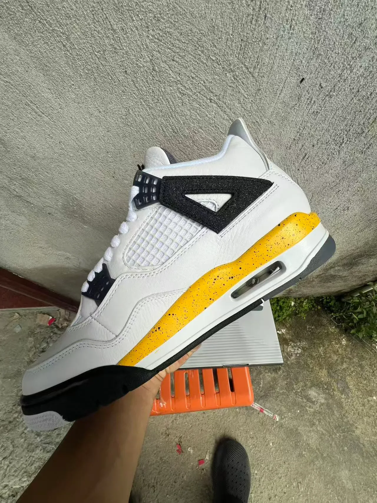 Air Jordan 4 Chaussures de Basket Blanc Noir Jaune Moucheté 5